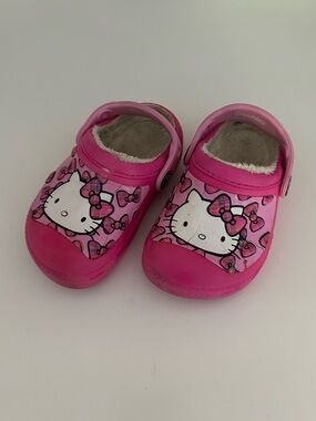 CROCS Hello Kitty Lined Clogs